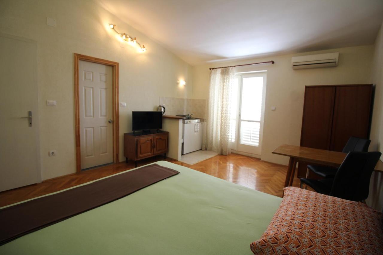 Апартаменты Makarska Centre & Free Private Parking Экстерьер фото