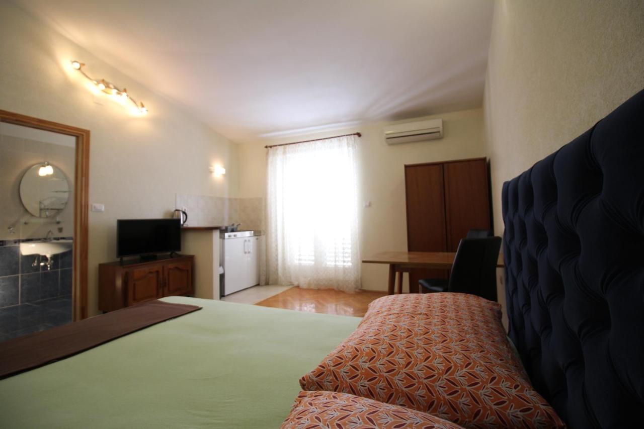Апартаменты Makarska Centre & Free Private Parking Экстерьер фото